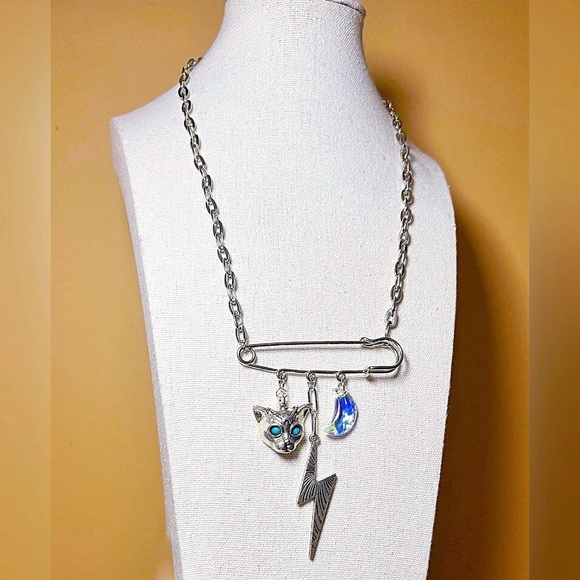 Space Cat Charm Necklace - Picture 3 of 4